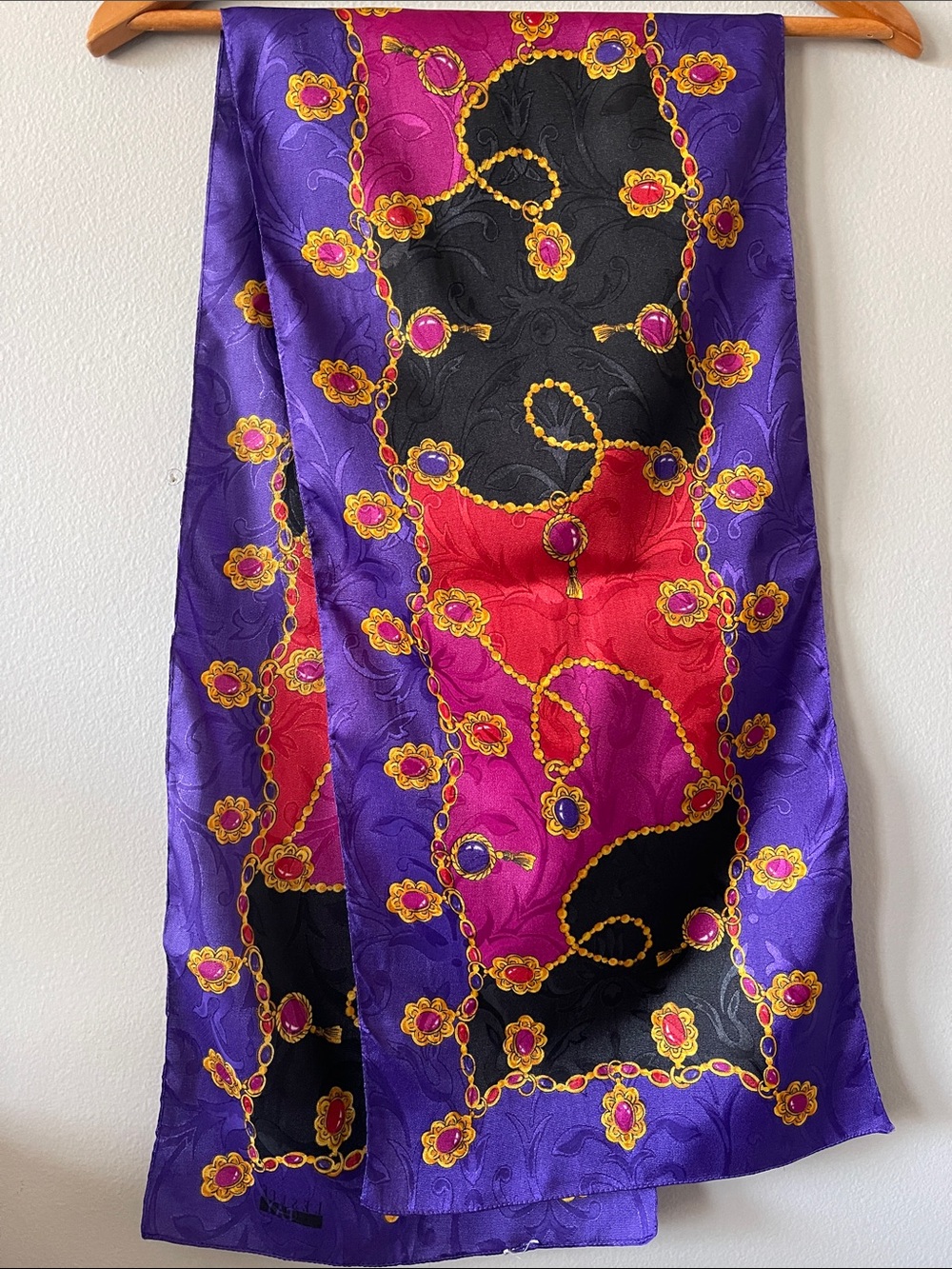 Elegant Purple & Fuchsia Chain and jewelry Print Scarf vintage